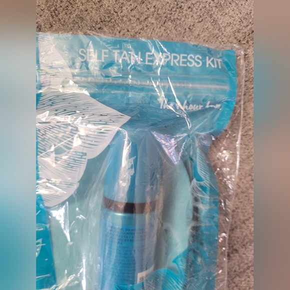 St-Tropez Self Tan Express Kit. - Picture 3 of 11